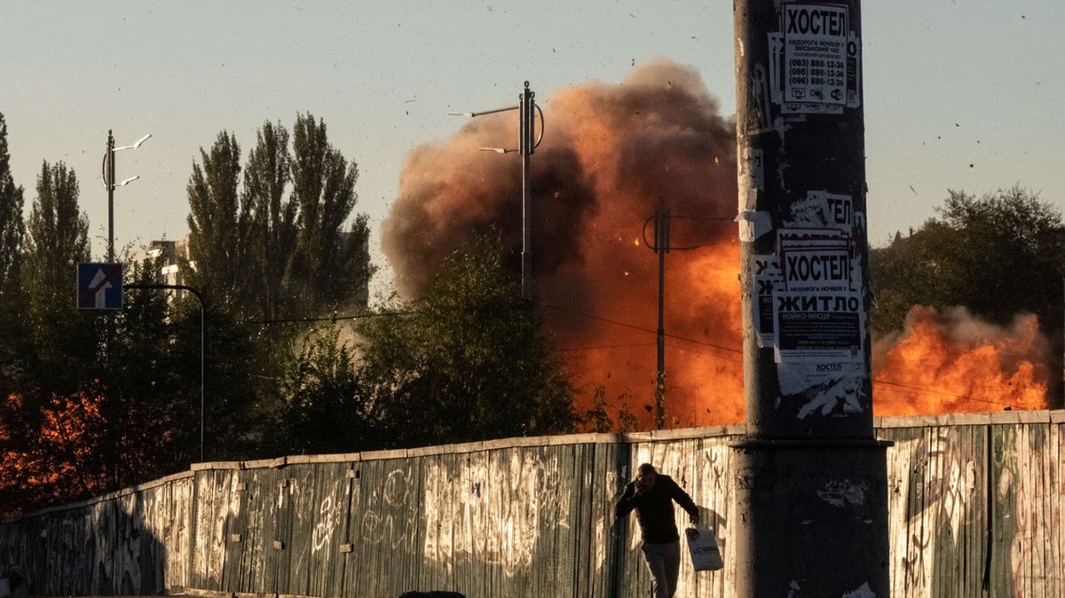 Kyjevem otřásají exploze, výbuchy hlásí i další města
